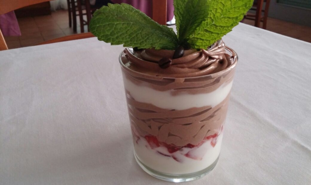 Recepta Mousse de Xocolate con Yogurt y Fresas